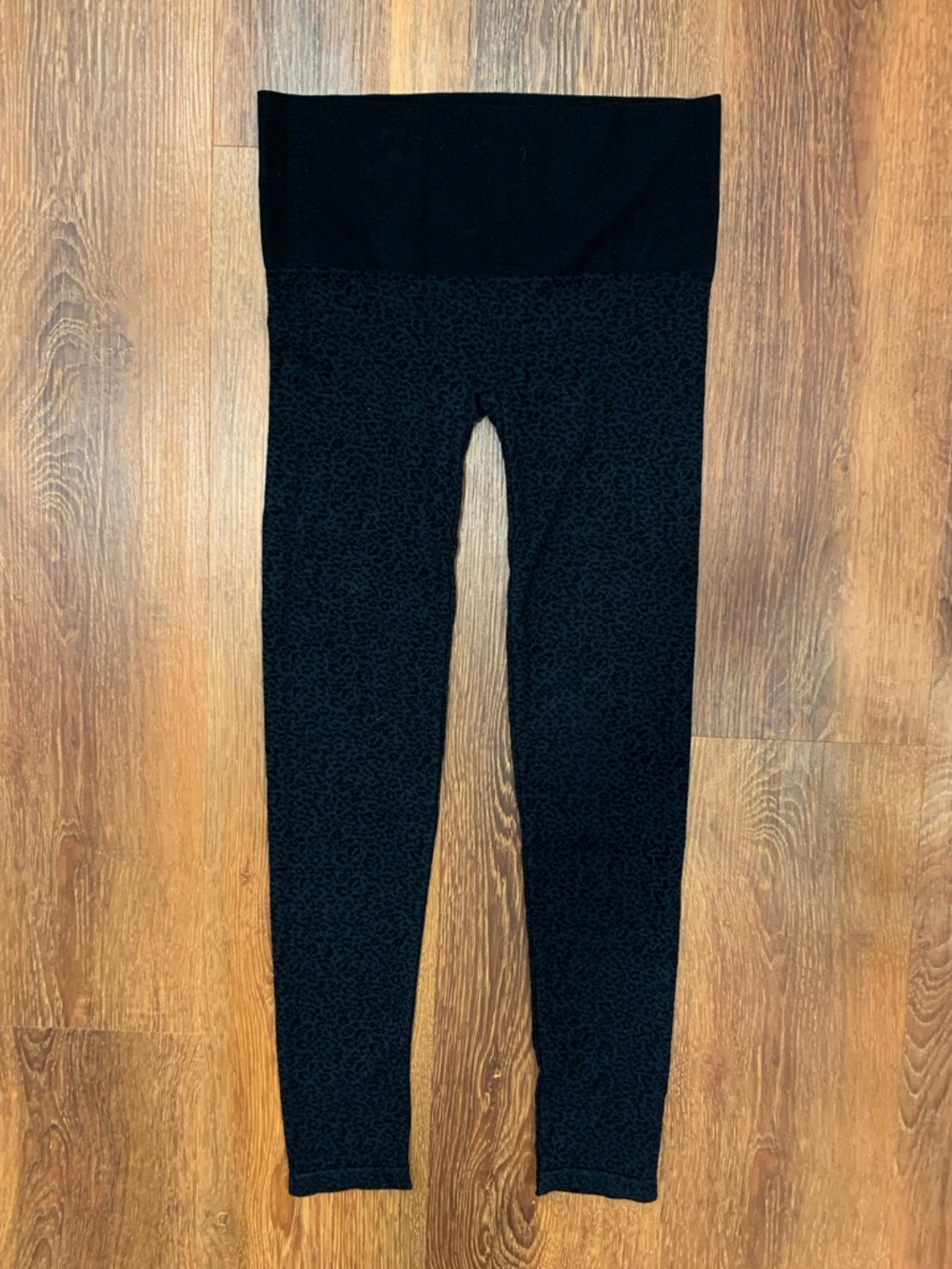 SPANX Assets Shapewear Leggings Women’s M Black Gray Leopard Print